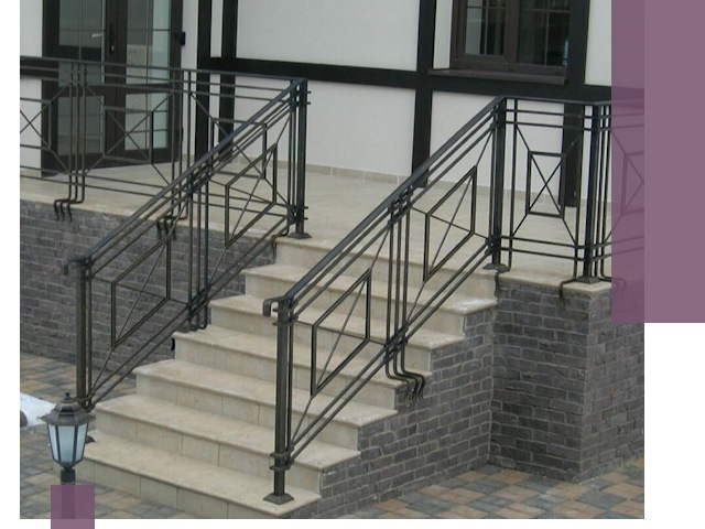 Перила для крыльца в Реже — монтаж, изготовление и установка