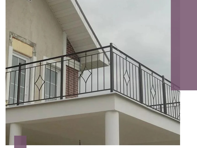 Изготовление балконных ограждений в Реже из металла и стекла